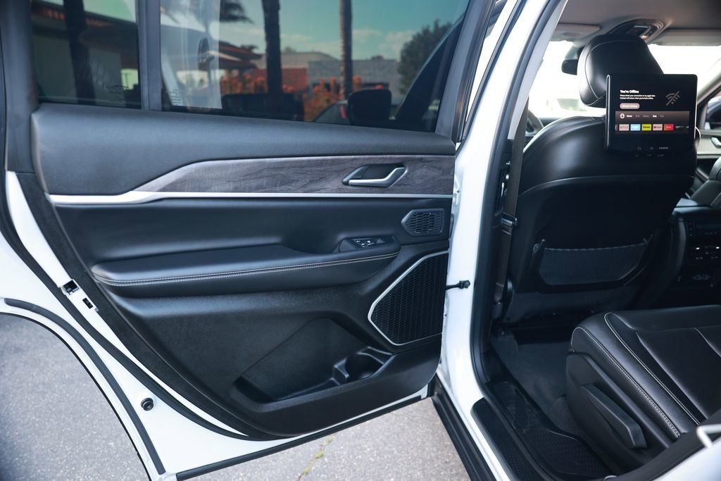 Used 2023 Jeep Grand Cherokee L Limited w/ Luxury Tech Group II RWD image 35