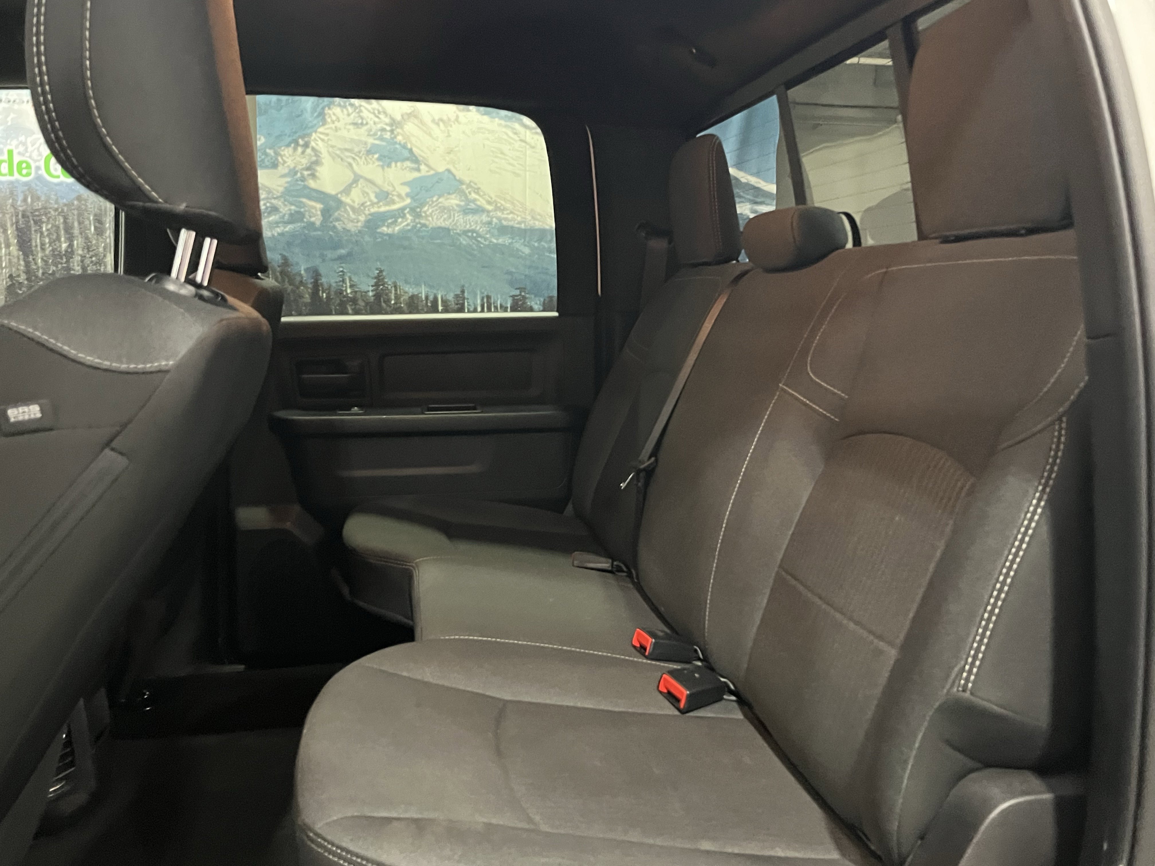 Used 2024 RAM 2500 Tradesman w/ Chrome Appearance Group image 17