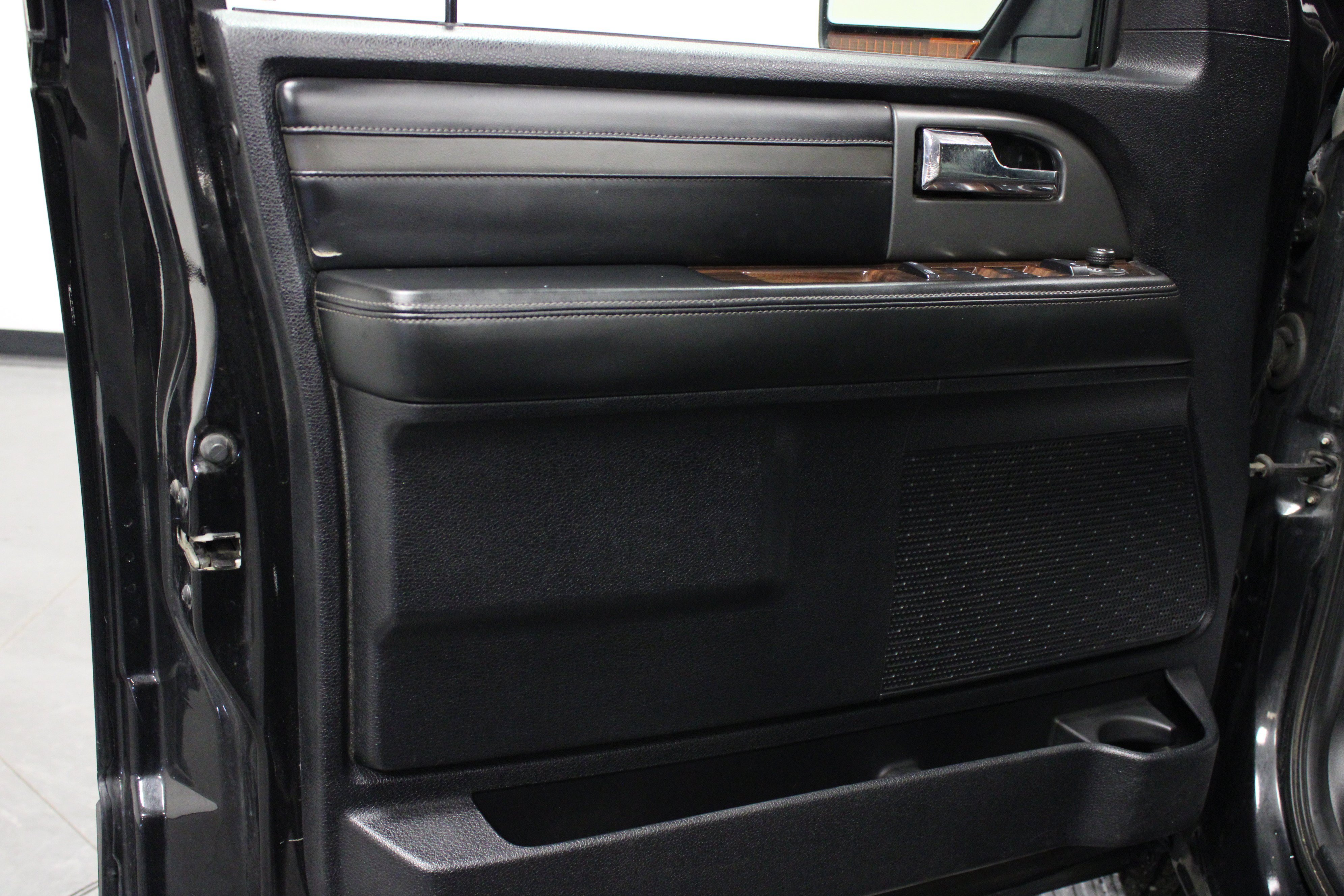 Used 2015 Ford Expedition Platinum AWD/4WD image 11