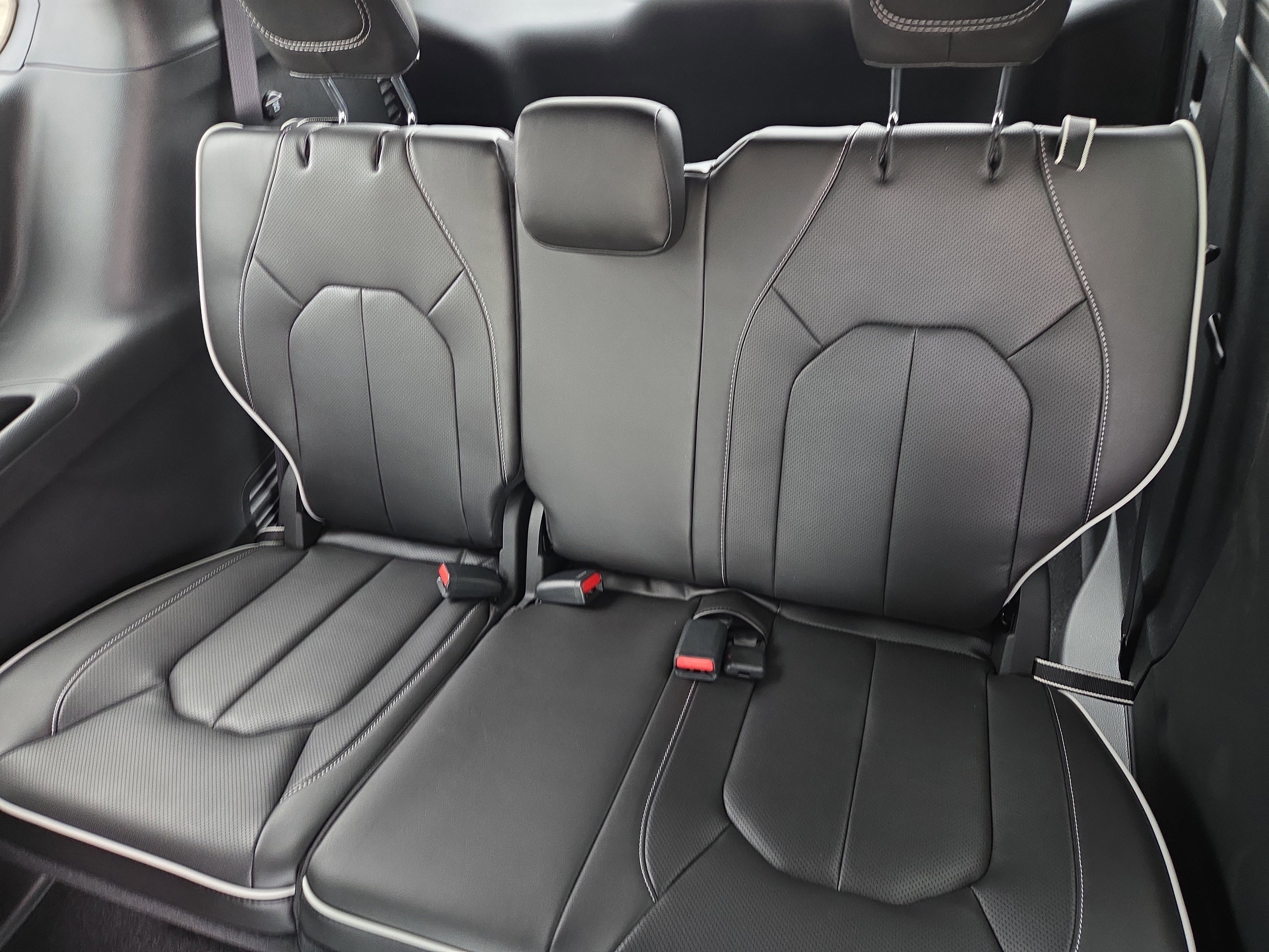 New 2026 Chrysler Pacifica Limited image 7