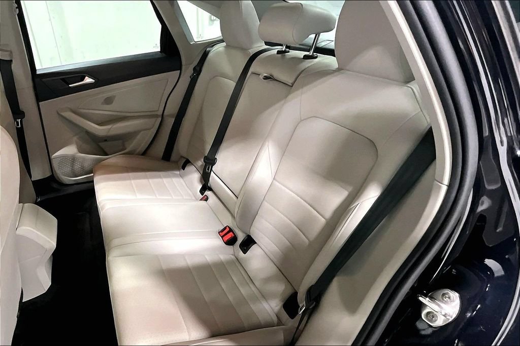Used 2023 Volkswagen Jetta SE FWD image 32