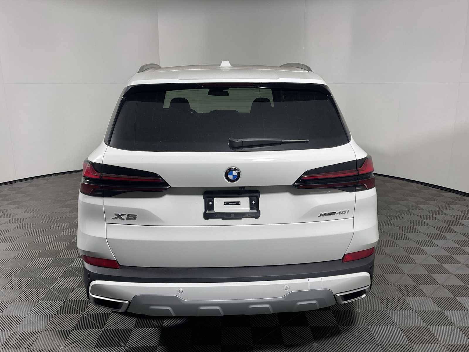 New 2026 BMW X5 xDrive40i w/ Parking Assistance Package image 2