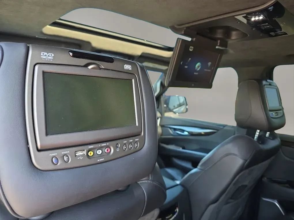 Used 2019 Cadillac Escalade Platinum AWD/4WD image 43