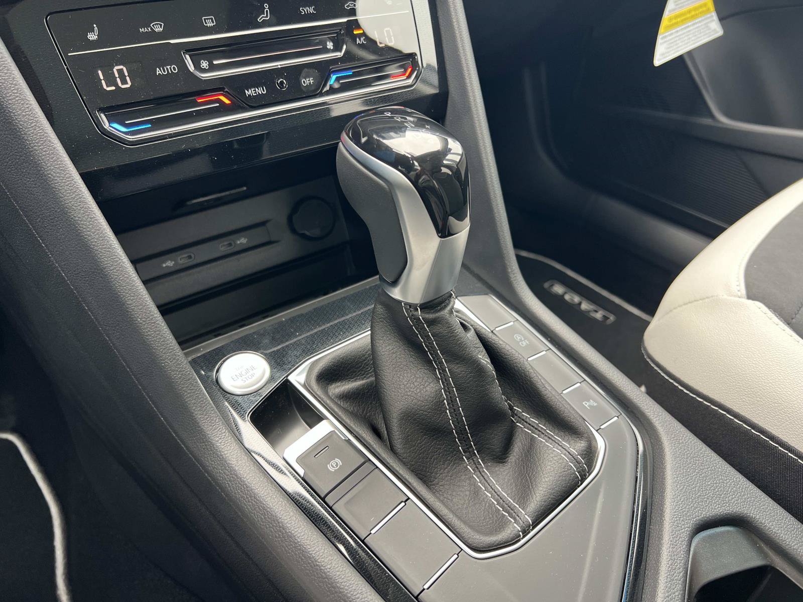 New 2026 Volkswagen Taos SE FWD image 16