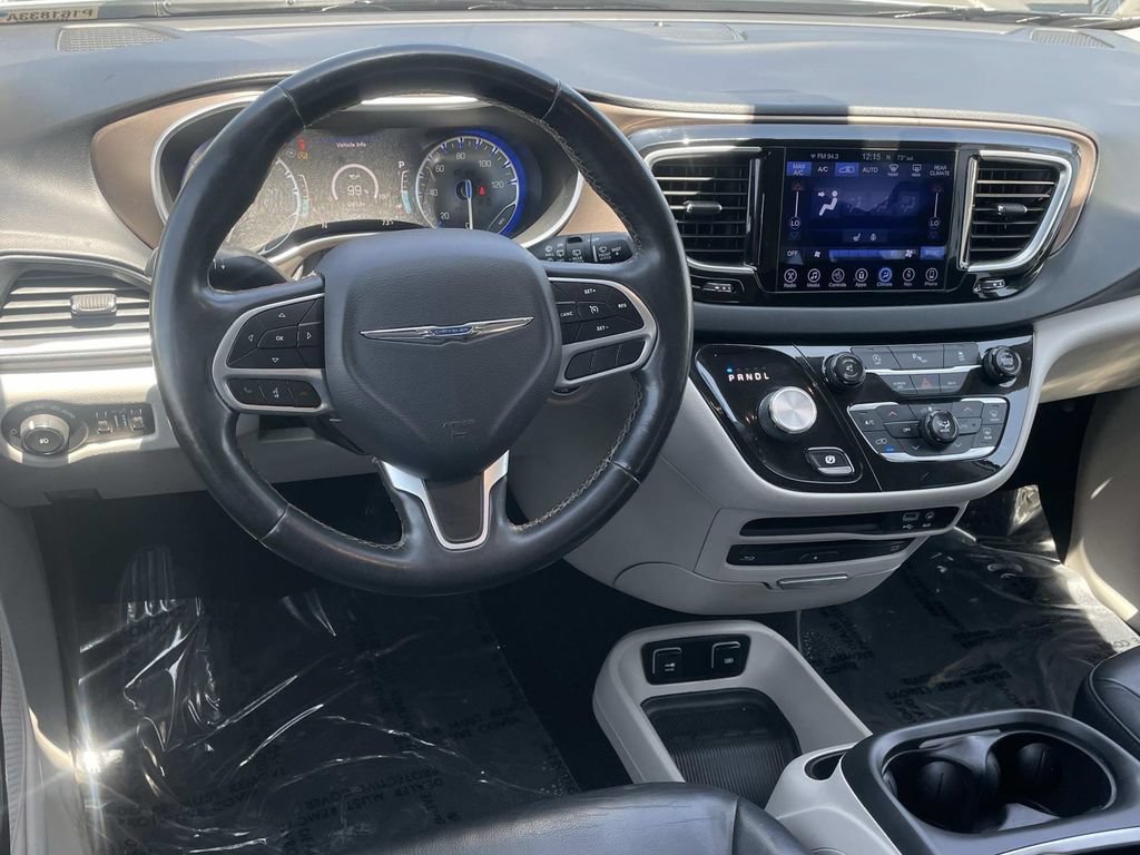 Used 2017 Chrysler Pacifica Touring-L Plus FWD image 7