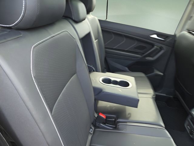 Used 2023 Volkswagen Tiguan SE w/ Panoramic Sunroof Package image 34
