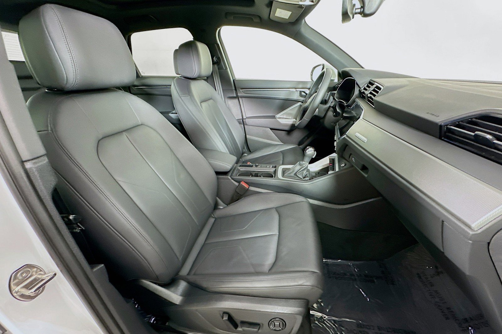 Used 2025 Audi Q3 2.0T Premium w/ Convenience Package image 8