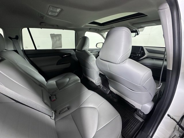 Used 2022 Toyota Highlander XLE image 14