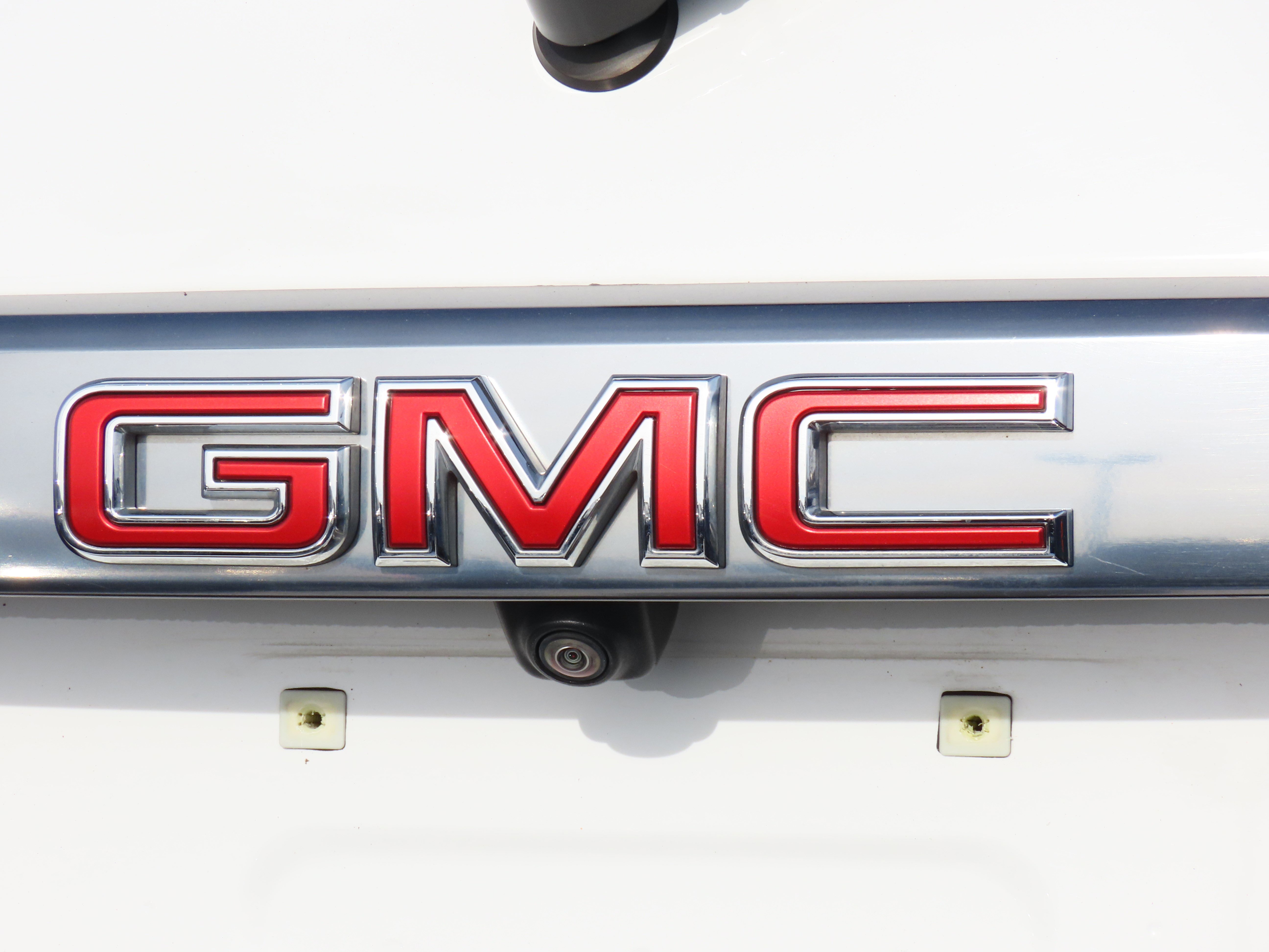 Used 2023 GMC Acadia AT4 w/ Technology Package image 17