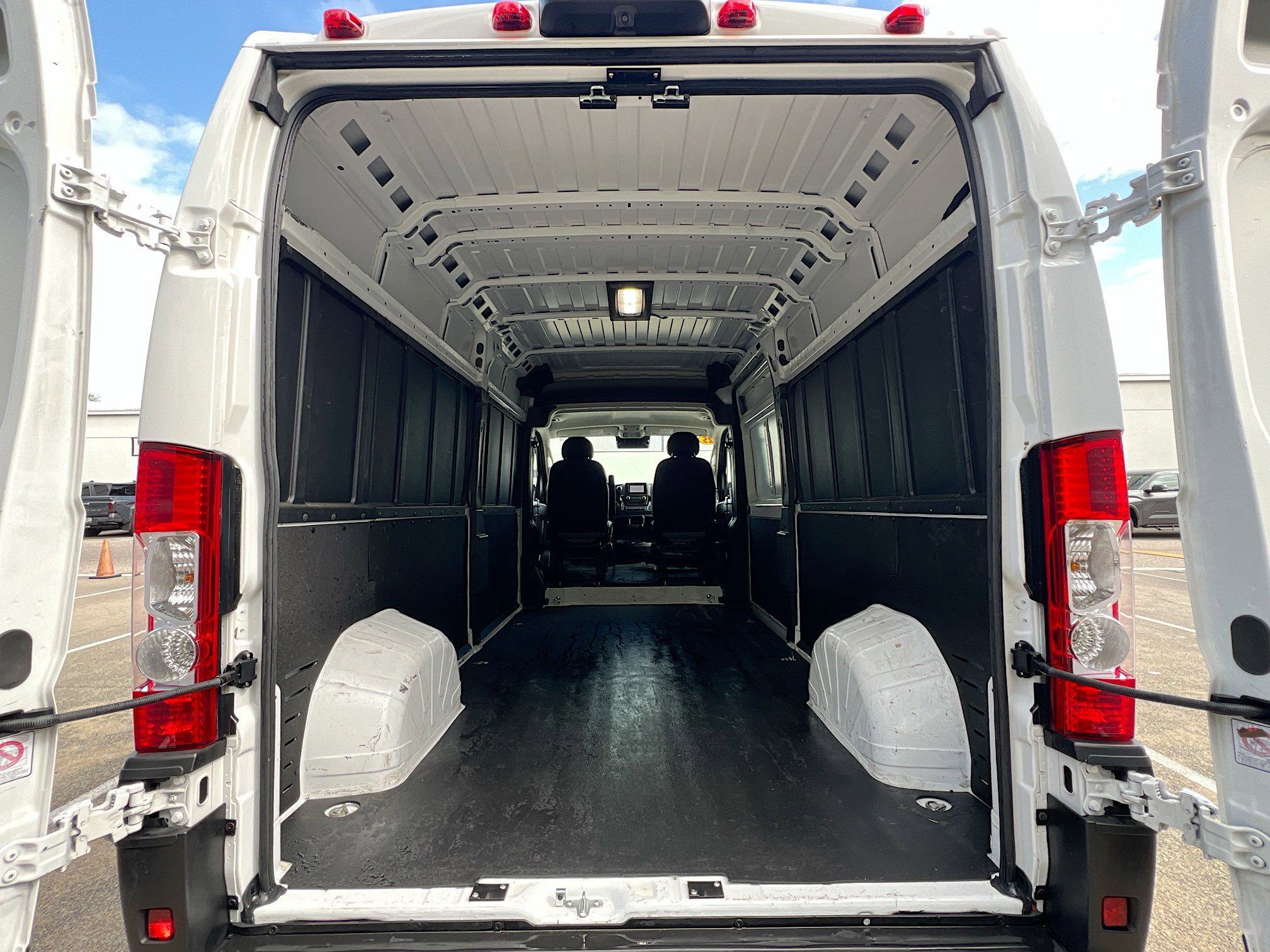 Used 2025 RAM ProMaster 2500 w/ Convenience Group image 35