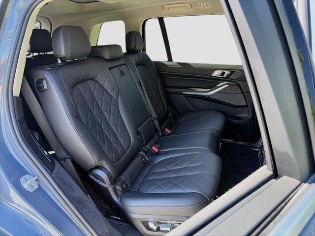 Used 2024 BMW X7 xDrive40i AWD/4WD image 29