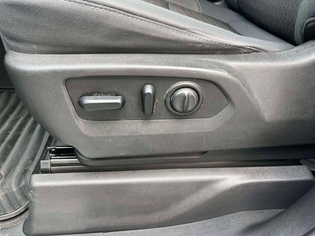 Used 2019 Chevrolet Silverado 1500 LT w/ Texas Edition image 28