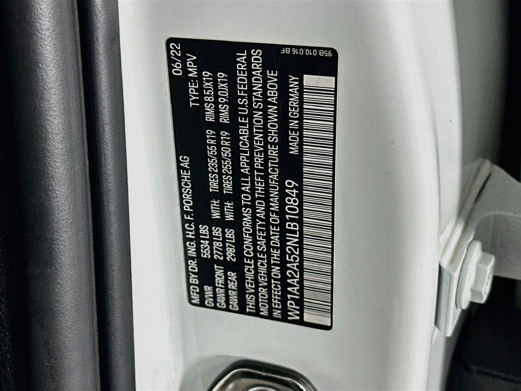 Used 2022 Porsche Macan AWD/4WD image 35
