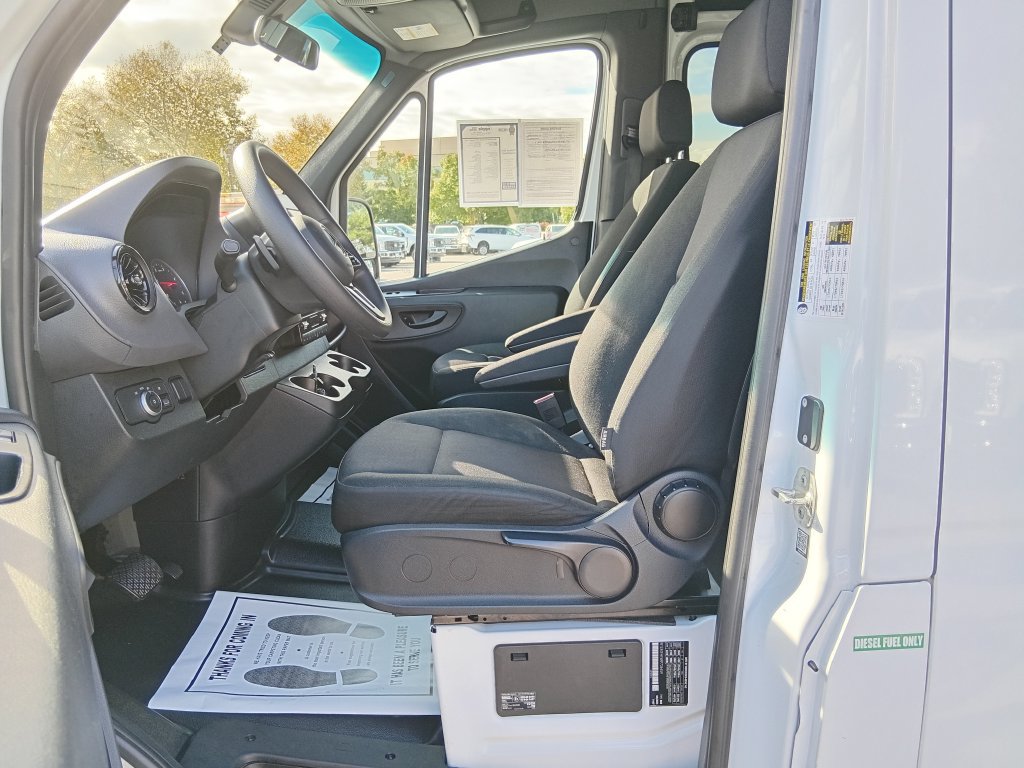 Used 2024 Mercedes-Benz Sprinter 2500 image 13