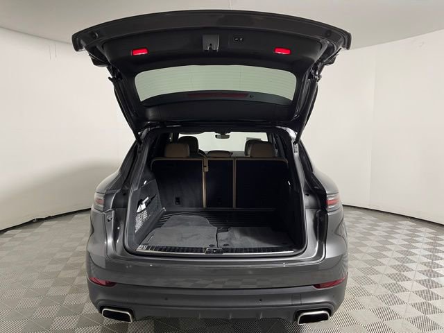 Used 2023 Porsche Cayenne w/ Premium Package image 7