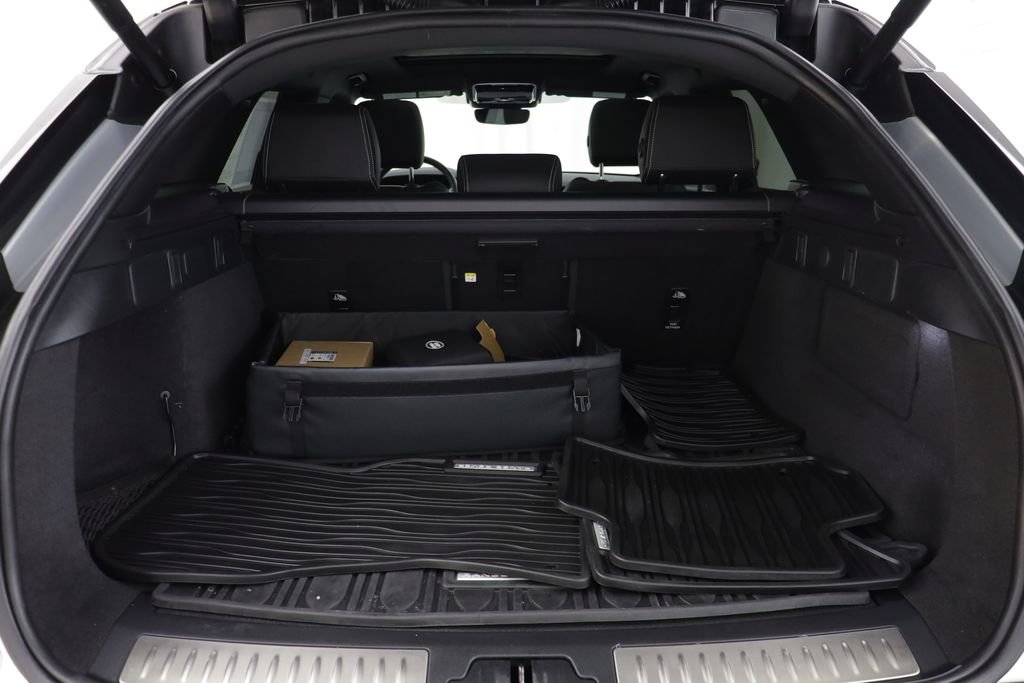 Used 2023 Land Rover Range Rover Velar R-Dynamic S image 18