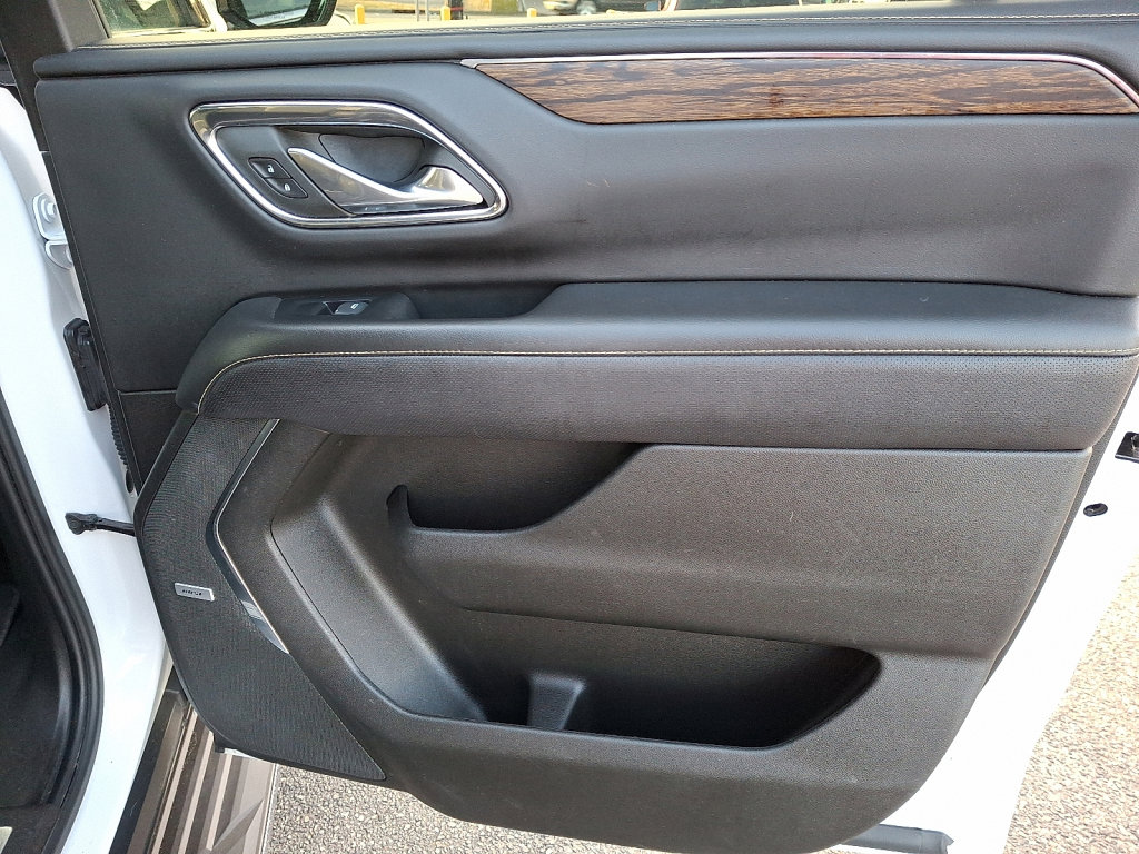Used 2023 Chevrolet Suburban Premier image 14