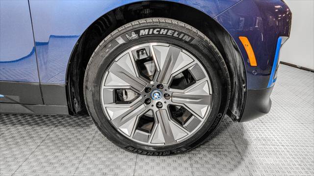 Used 2024 BMW iX xDrive50 w/ Luxury Package AWD/4WD image 35