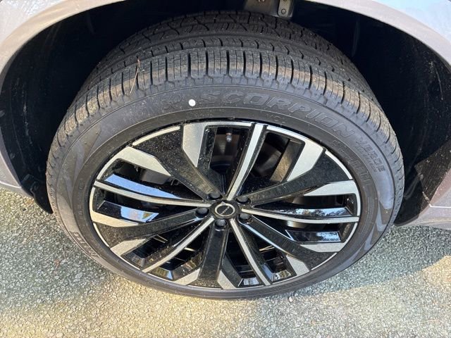New 2026 Volvo XC90 B6 Plus w/ Protection Package Premier AWD/4WD image 11