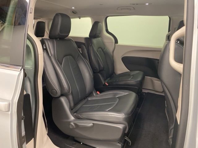 Used 2022 Chrysler Pacifica Touring-L image 28