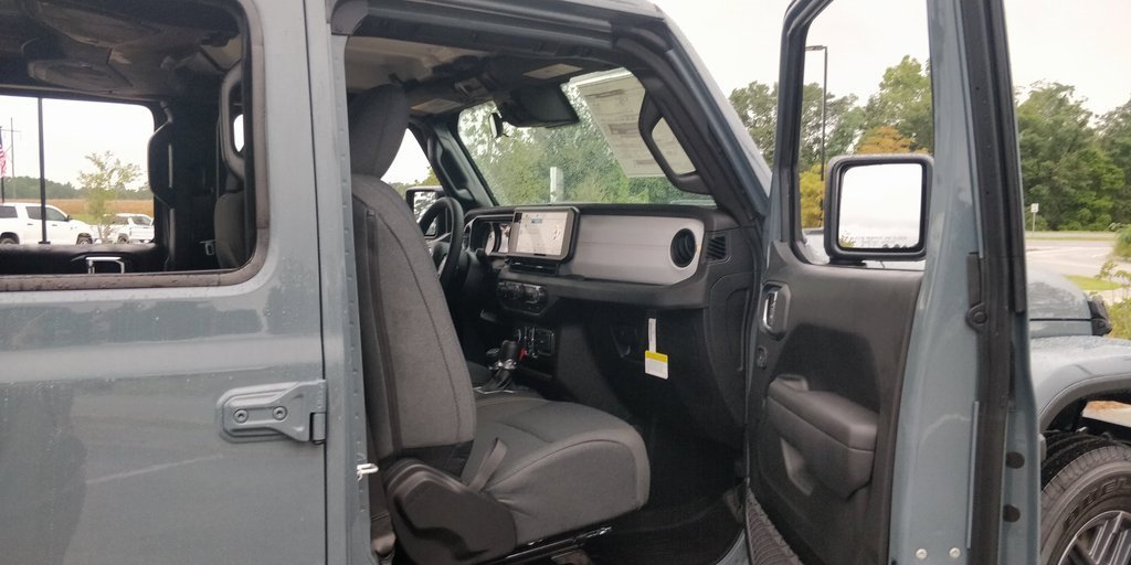New 2025 Jeep Gladiator Sport image 32