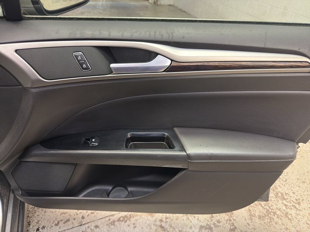 Used 2014 Ford Fusion SE w/ Equipment Group 202A FWD image 21