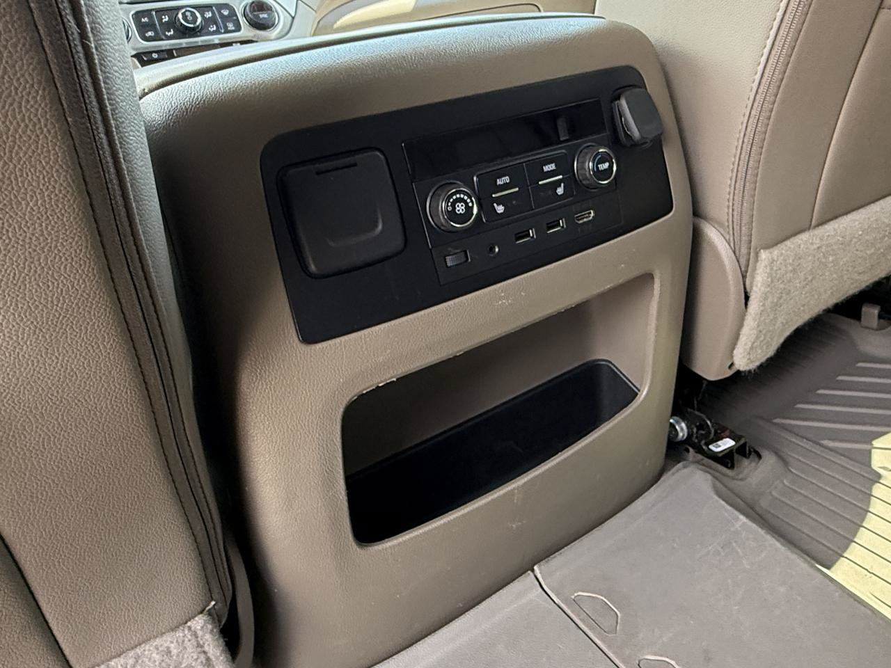 Used 2020 GMC Yukon SLT w/ Premium Edition AWD/4WD image 28
