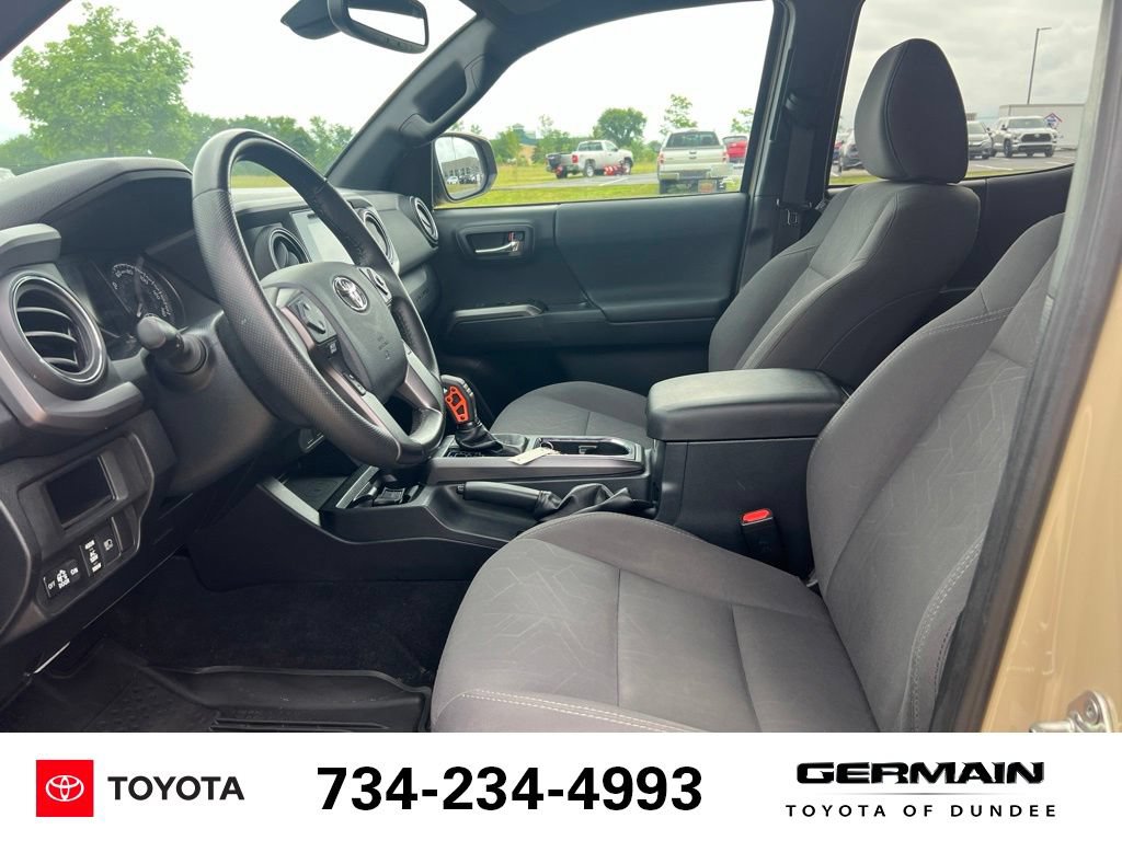 Used 2018 Toyota Tacoma TRD Sport AWD/4WD image 21