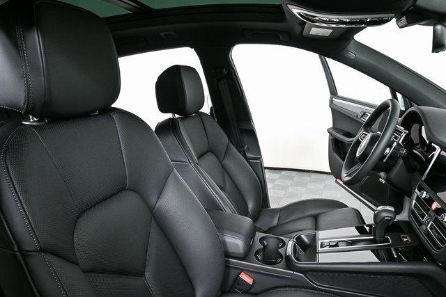 New 2025 Porsche Macan image 28