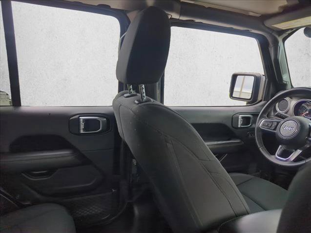 Used 2018 Jeep Wrangler Unlimited Sahara image 15