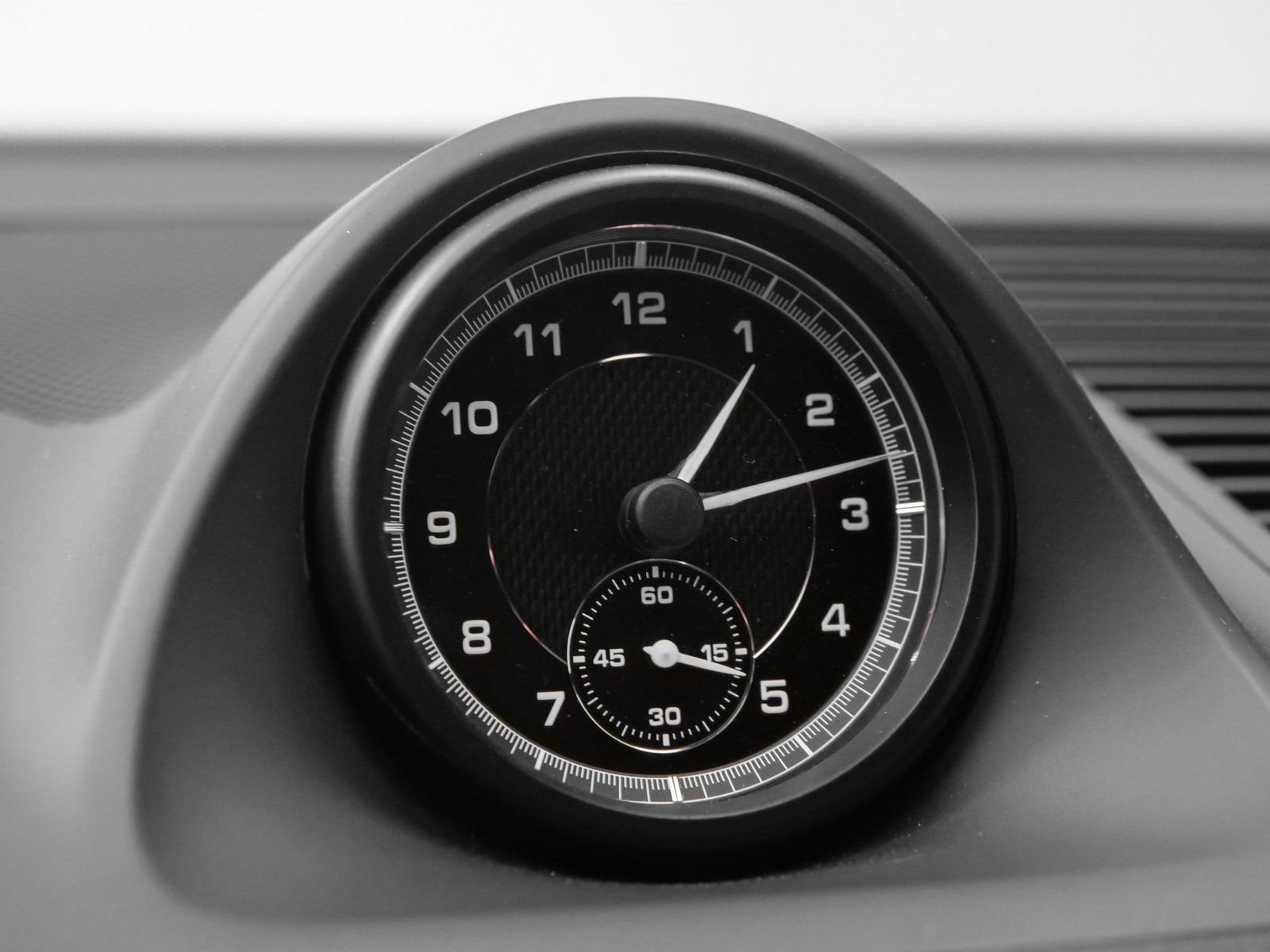 Used 2025 Porsche Macan image 36