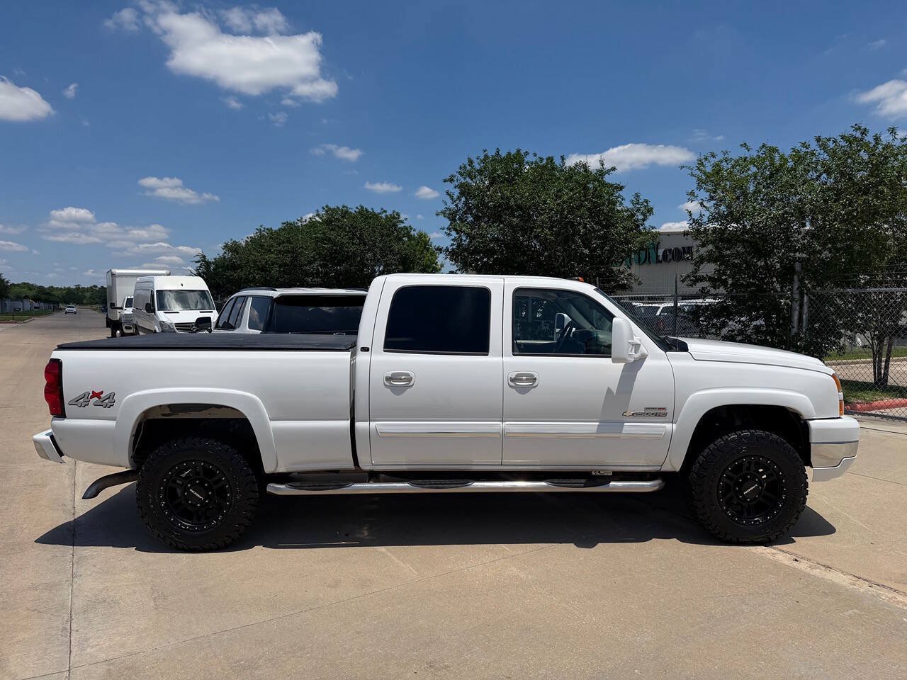 Used 2006 Chevrolet Silverado 2500 LT w/ Onstar Plus Package AWD/4WD image 11
