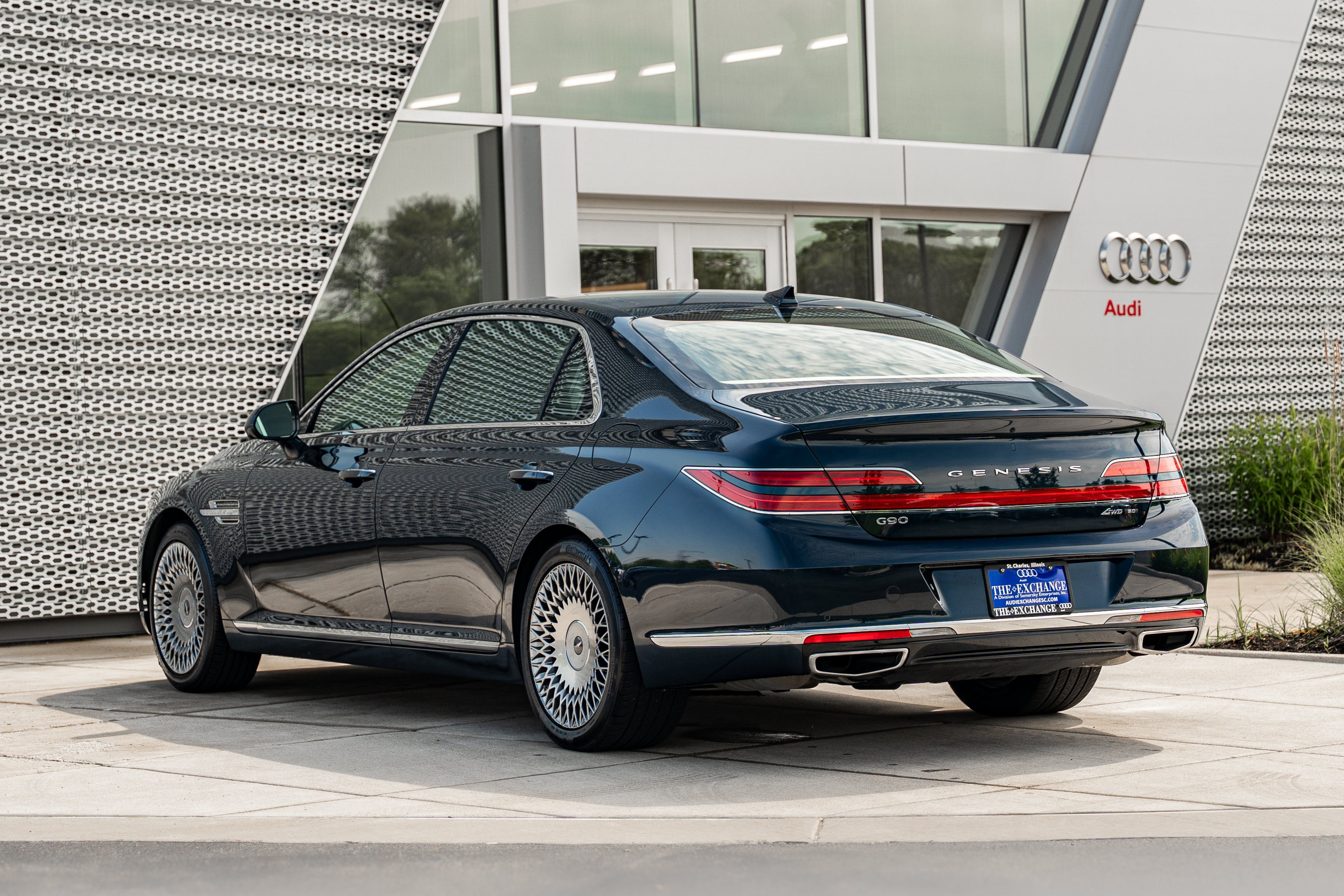 Used 2022 Genesis G90 5.0 Ultimate AWD/4WD image 5