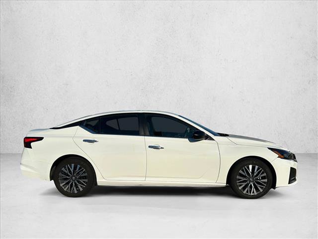 Used 2025 Nissan Altima 2.5 SV FWD image 4