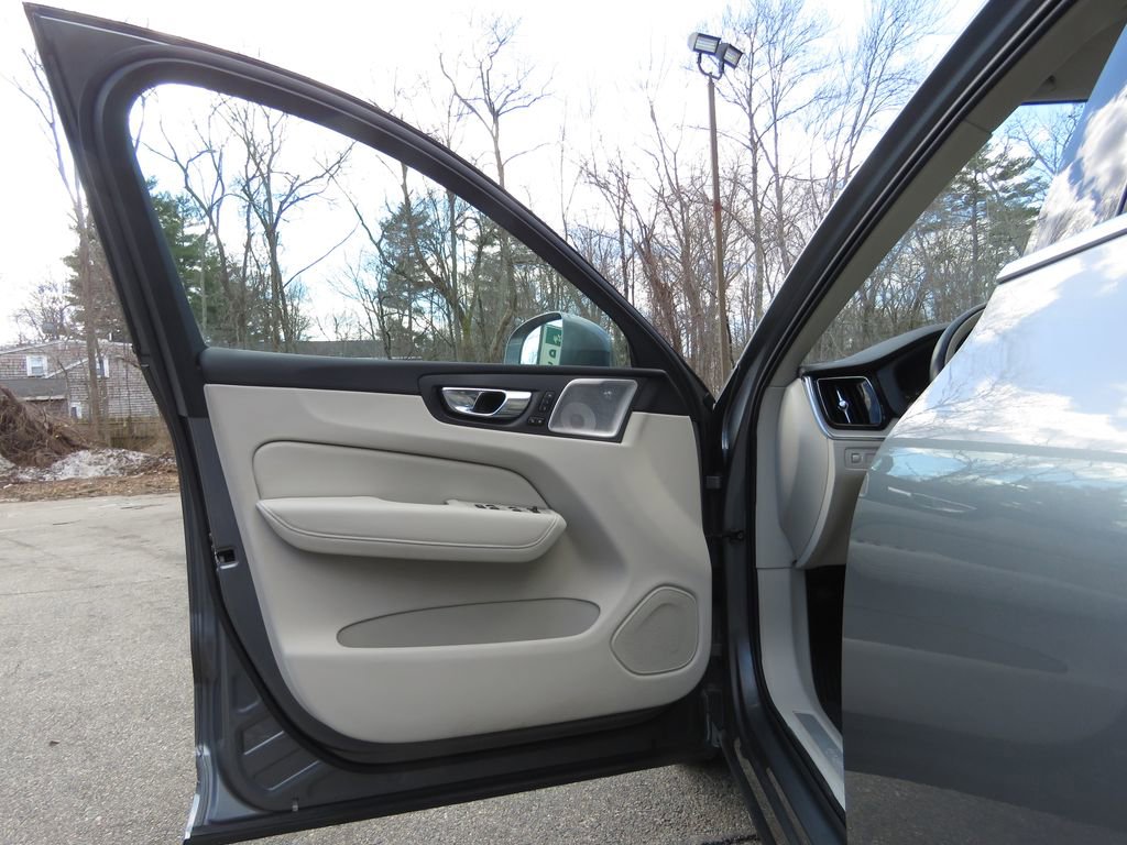 Used 2021 Volvo XC60 T8 Inscription w/ Advanced Package AWD/4WD image 9