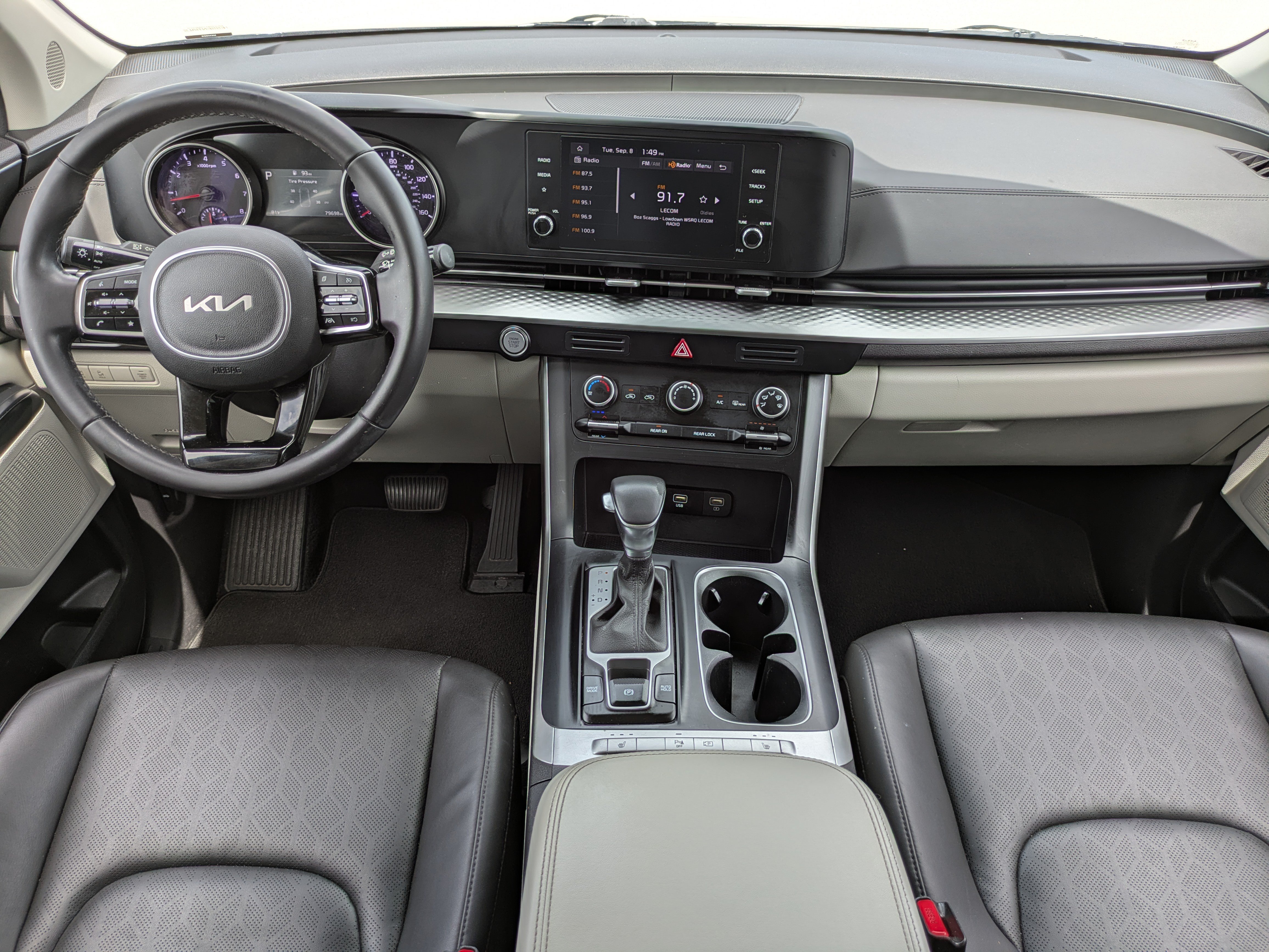 Certified 2024 Kia Carnival LX FWD image 15