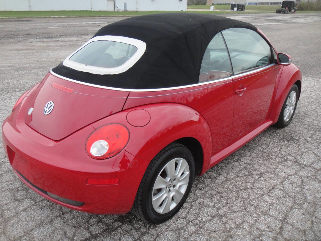 Used 2010 Volkswagen Beetle Final Edition FWD image 26
