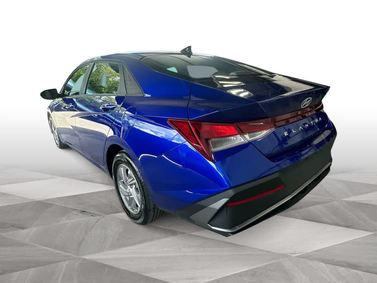Used 2025 Hyundai Elantra SE FWD image 6