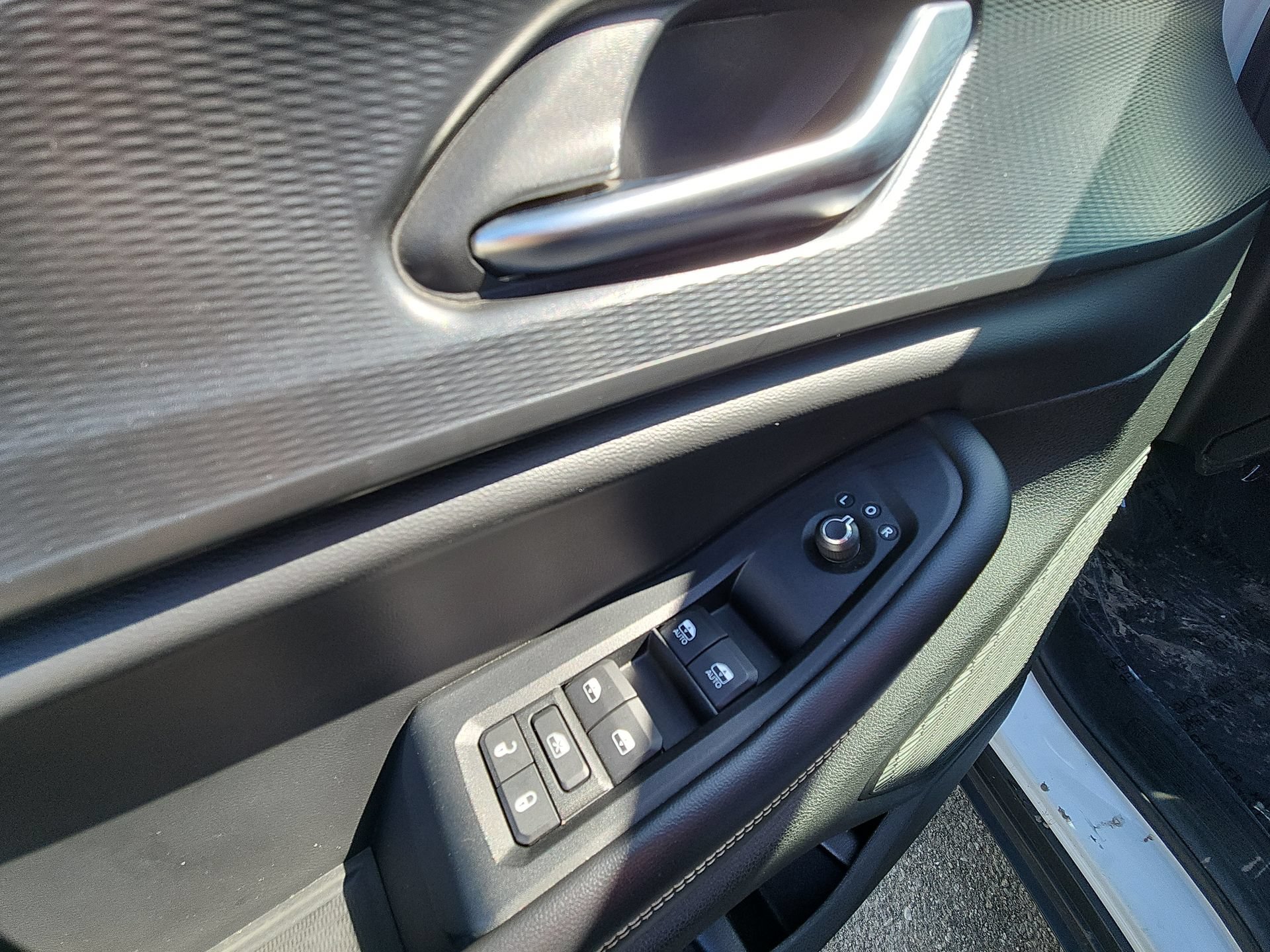 Certified 2023 Jeep Grand Cherokee Laredo AWD/4WD image 15