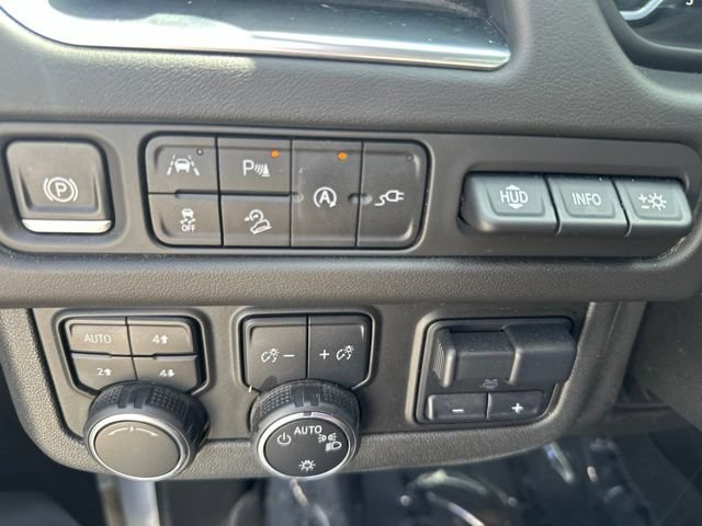 Used 2021 Chevrolet Suburban Premier w/ Premium Package AWD/4WD image 34