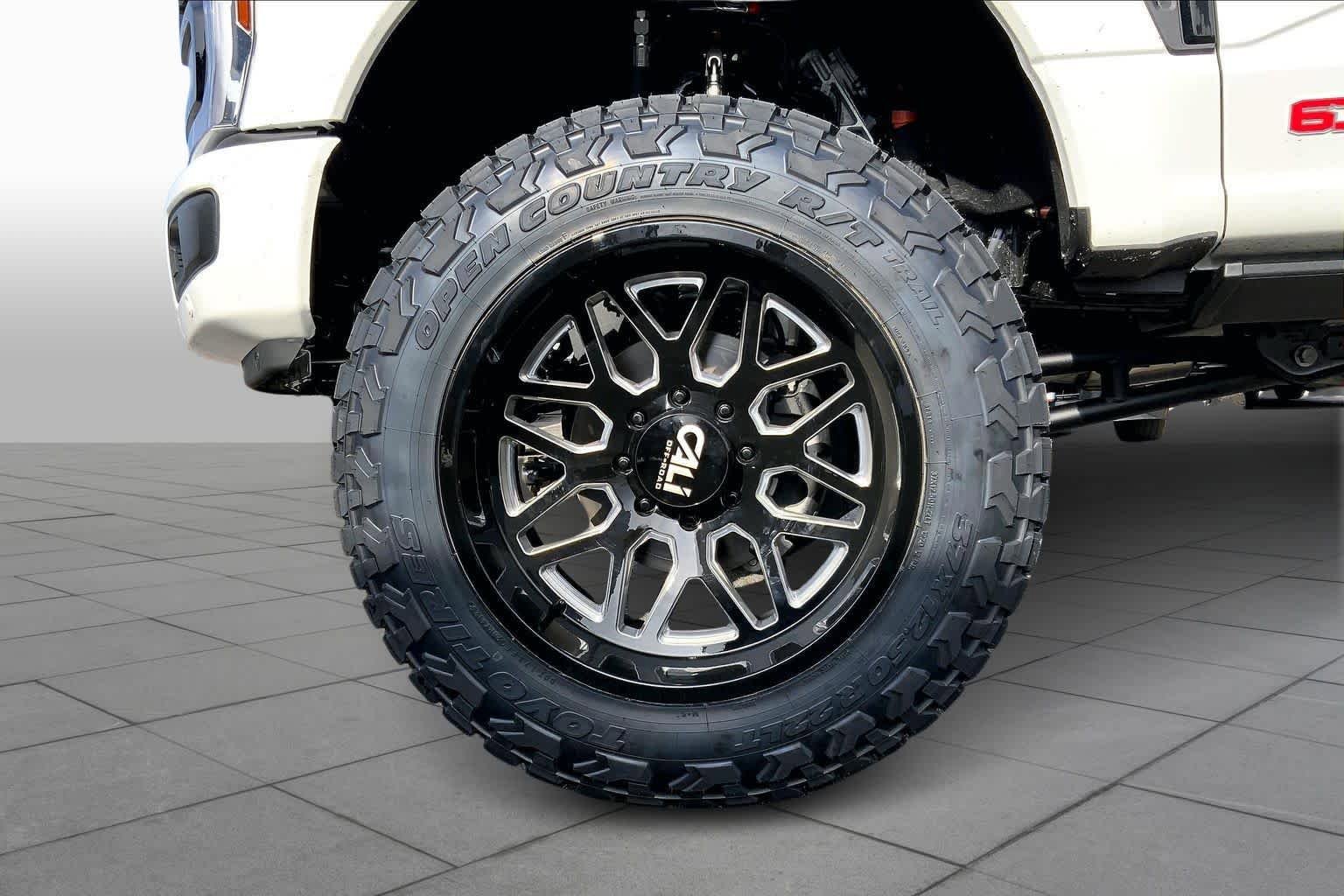 New 2026 Ford F250 Lariat w/ Black Appearance Package image 9