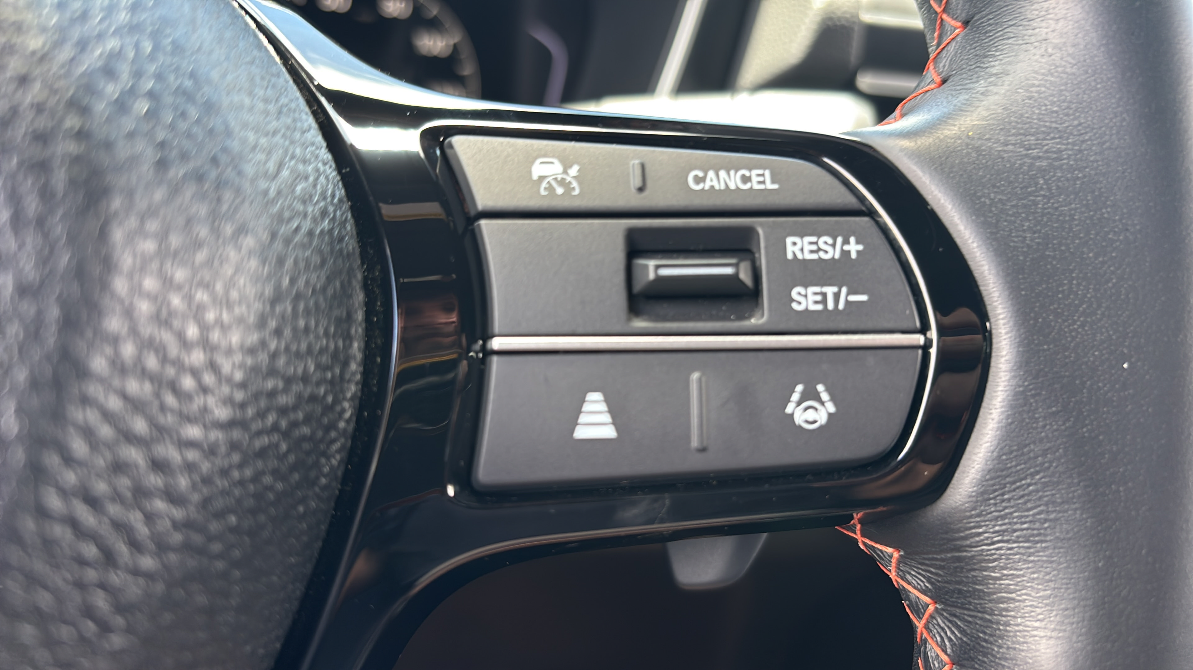 Used 2025 Honda Pilot Sport image 25