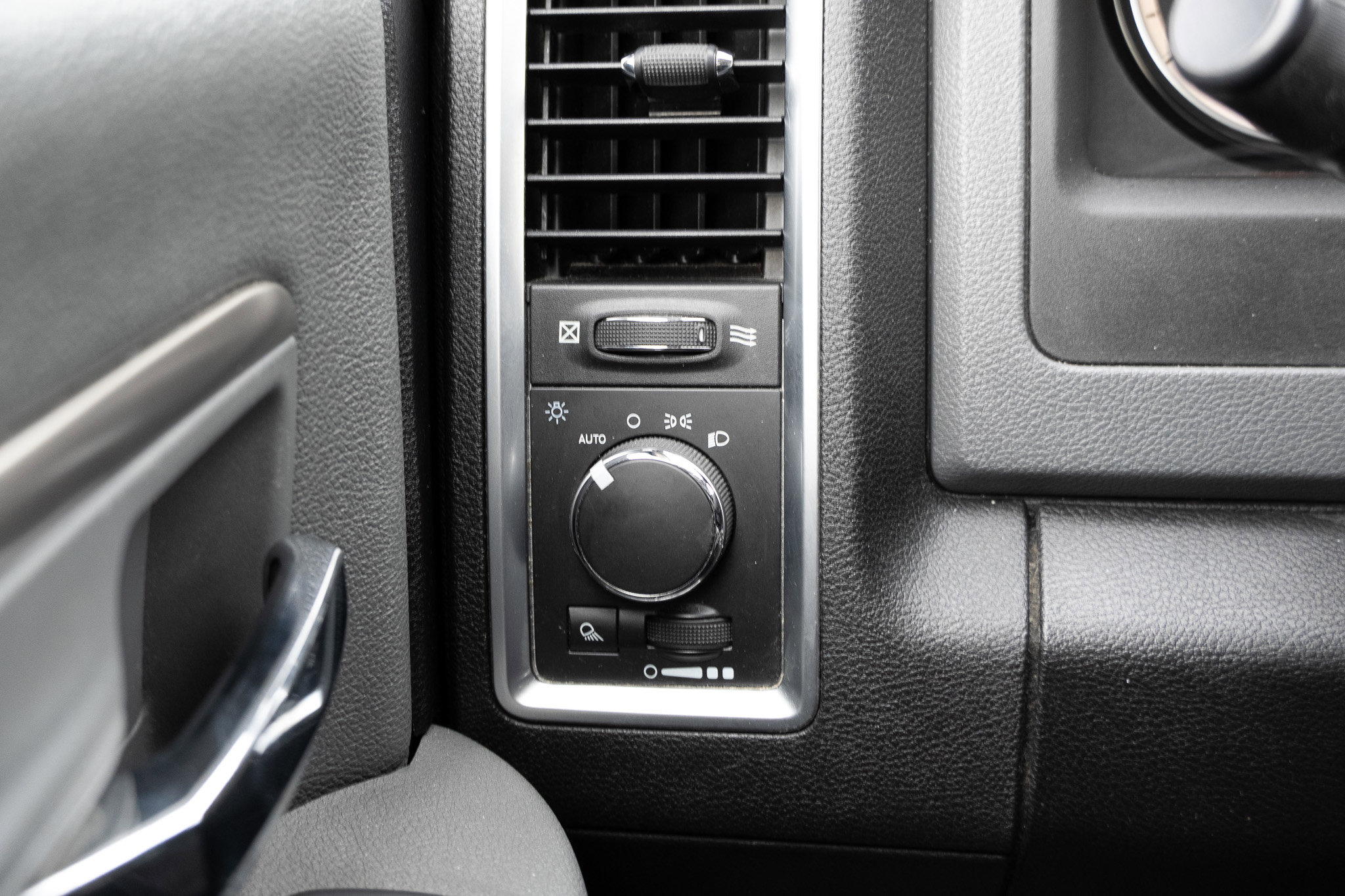 Used 2016 RAM 1500 Classic SLT image 27