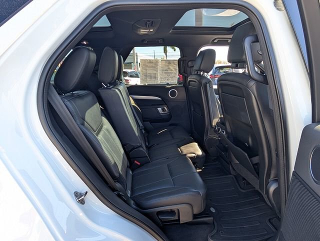 Used 2020 Land Rover Discovery Landmark AWD/4WD image 17