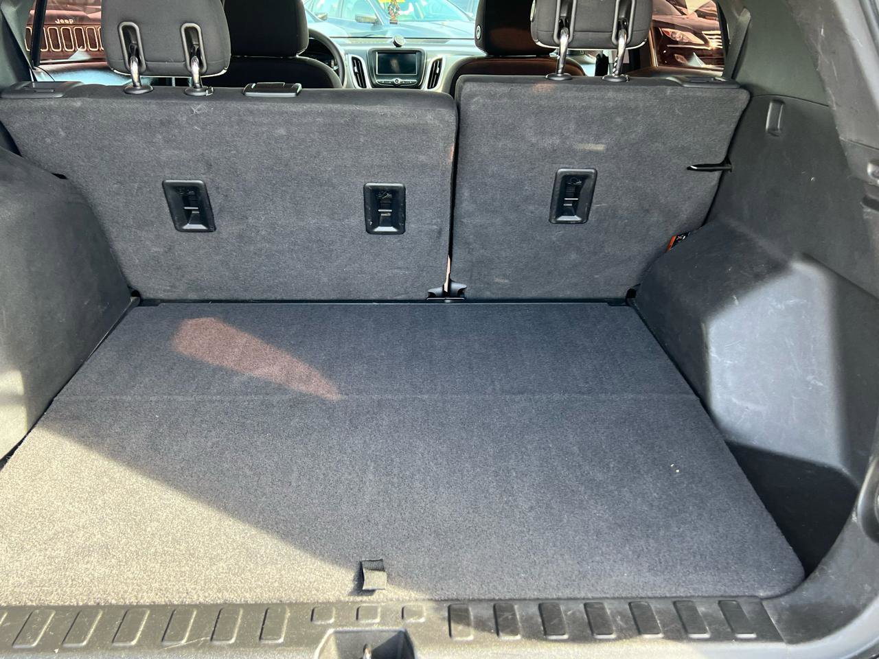 Used 2020 Chevrolet Equinox LS image 33