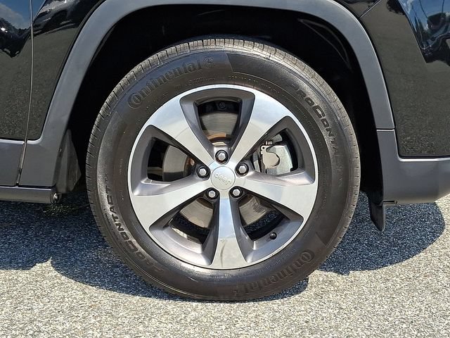 Used 2019 Jeep Cherokee Limited AWD/4WD image 8