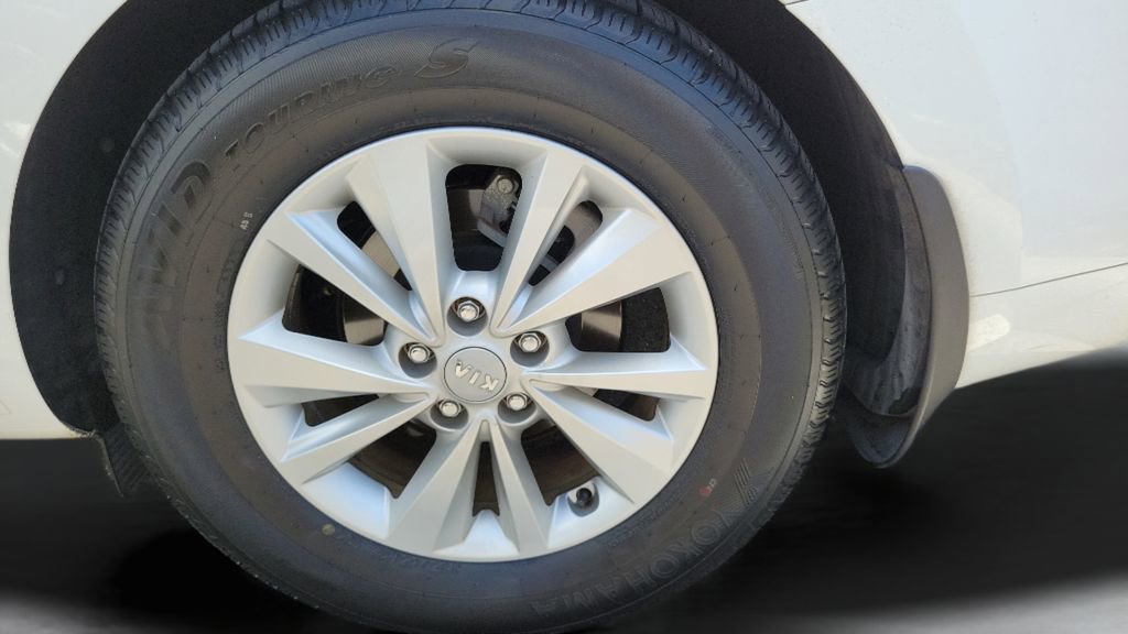 Used 2016 Kia Sedona LX w/ LX Convenience Package FWD image 12