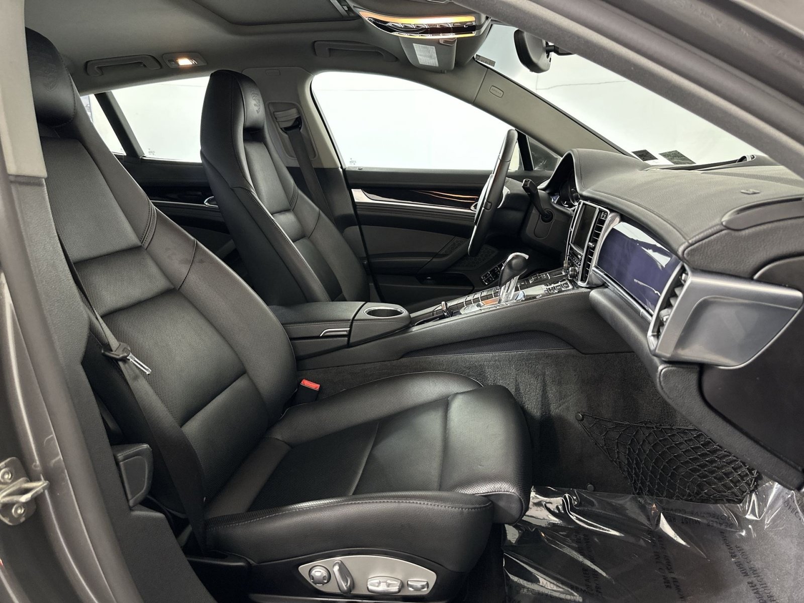 Used 2016 Porsche Panamera RWD image 27