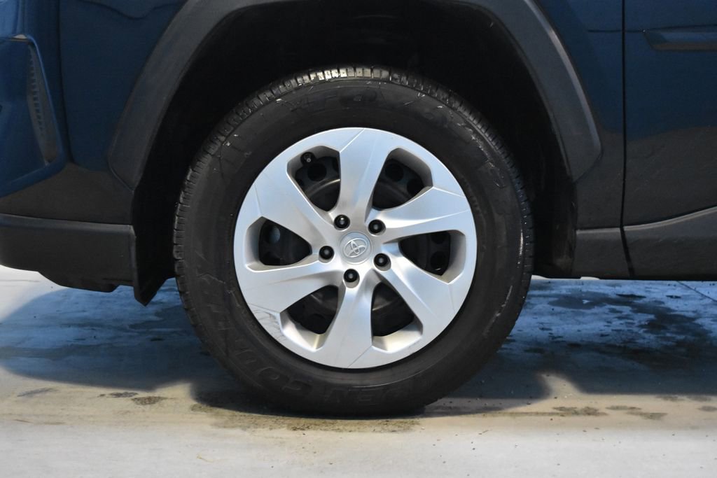 Used 2021 Toyota RAV4 LE image 25