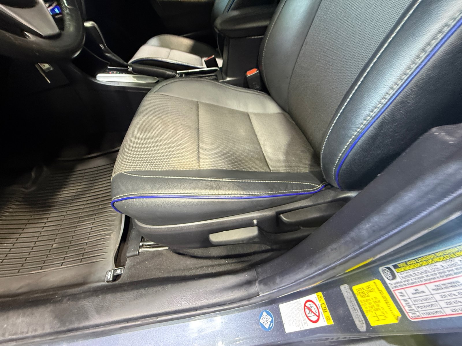 Used 2019 Toyota Corolla SE w/ Carpet Mat Package (TMS) FWD image 14